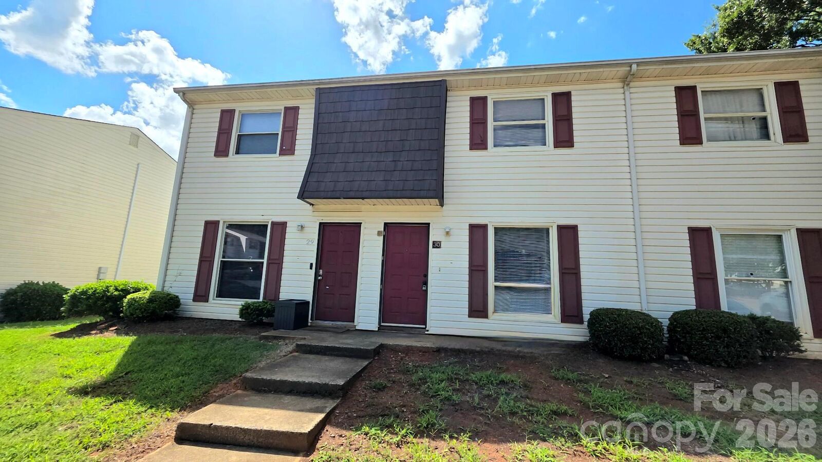 Property Photo:  7906 Oak Meadow Court  NC 28210 