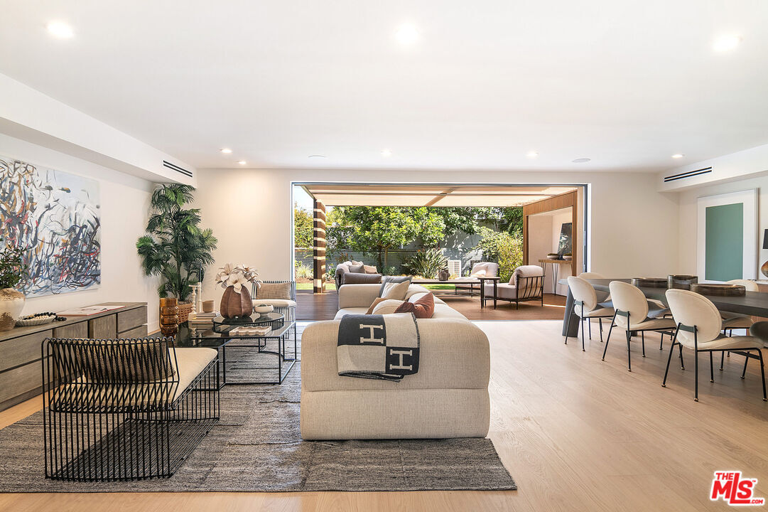 Property Photo: 10639 Cushdon Ave CA 90064