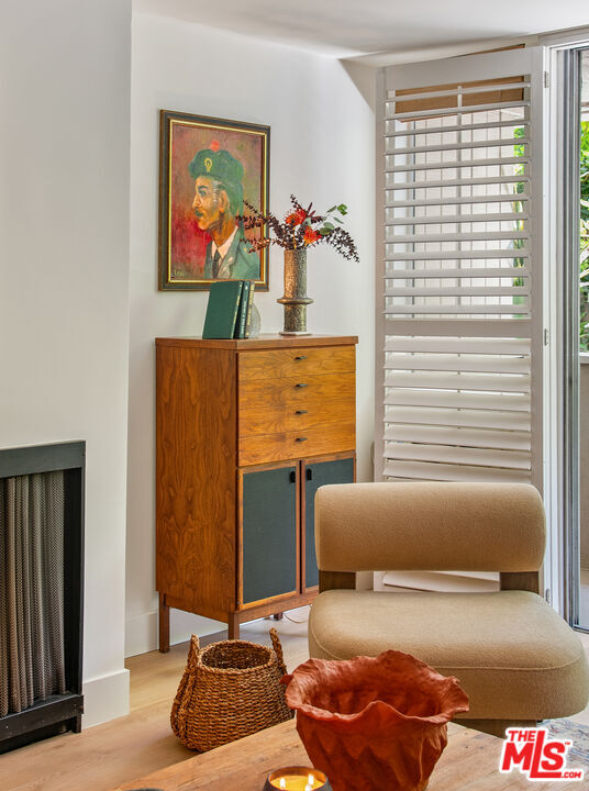 Property Photo:  11645 Montana Ave, Unit 101  CA 90049 