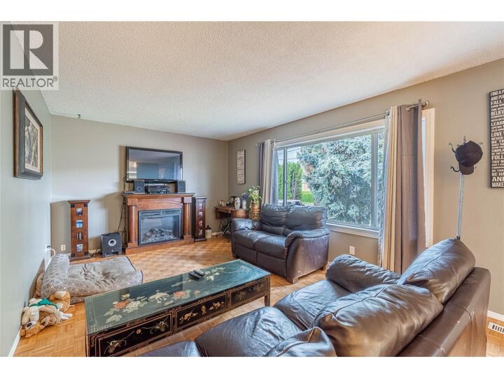 2255 Fleetwood Avenue — photo 1