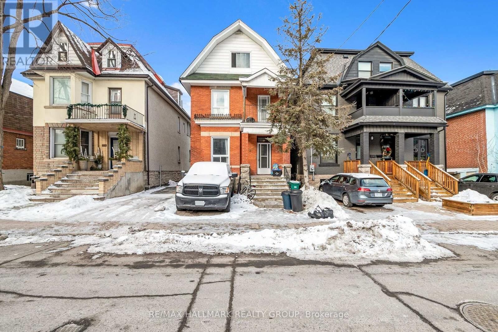 Property Photo:  277 Arlington Avenue Unit 2  ON M6C 2Z6 