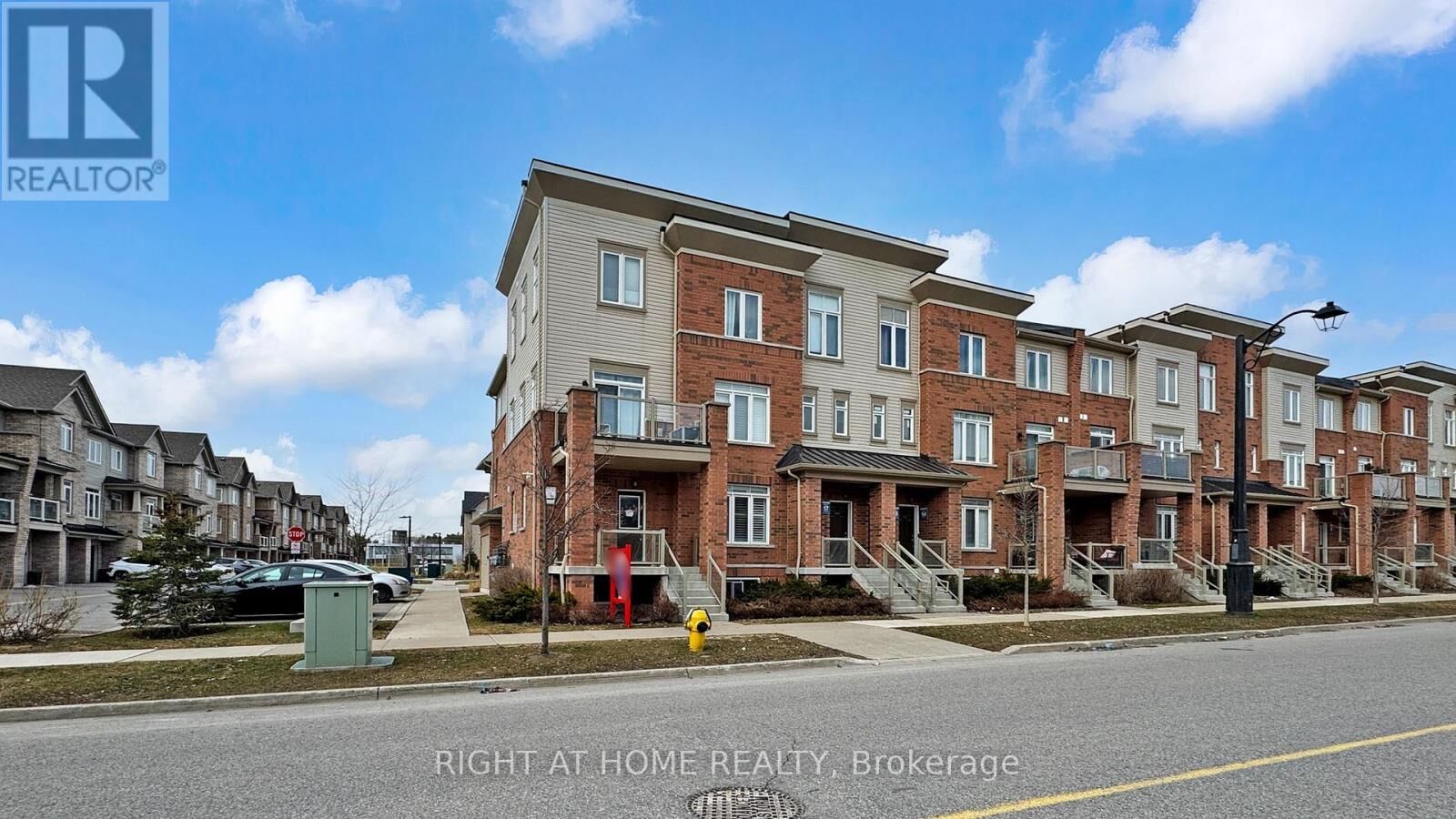 Property Photo:  2710 William Jackson Drive East 16  ON L1X 0E6 