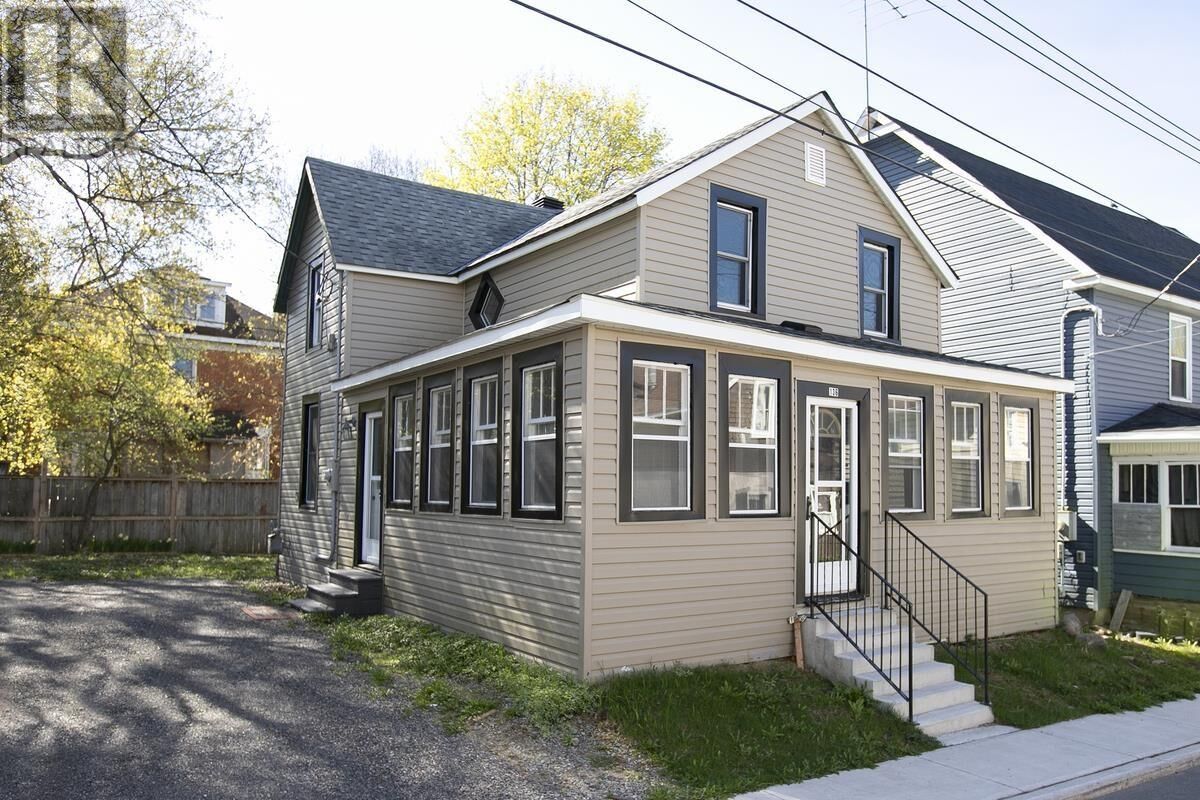 Property Photo:  136 Biggings Ave  ON P6A 3T9 