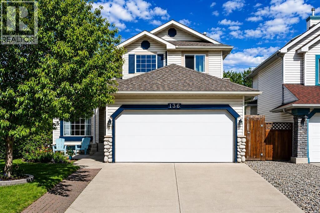 Property Photo: 136 Douglas Glen Heath Southeast AB T2Z 2N1
