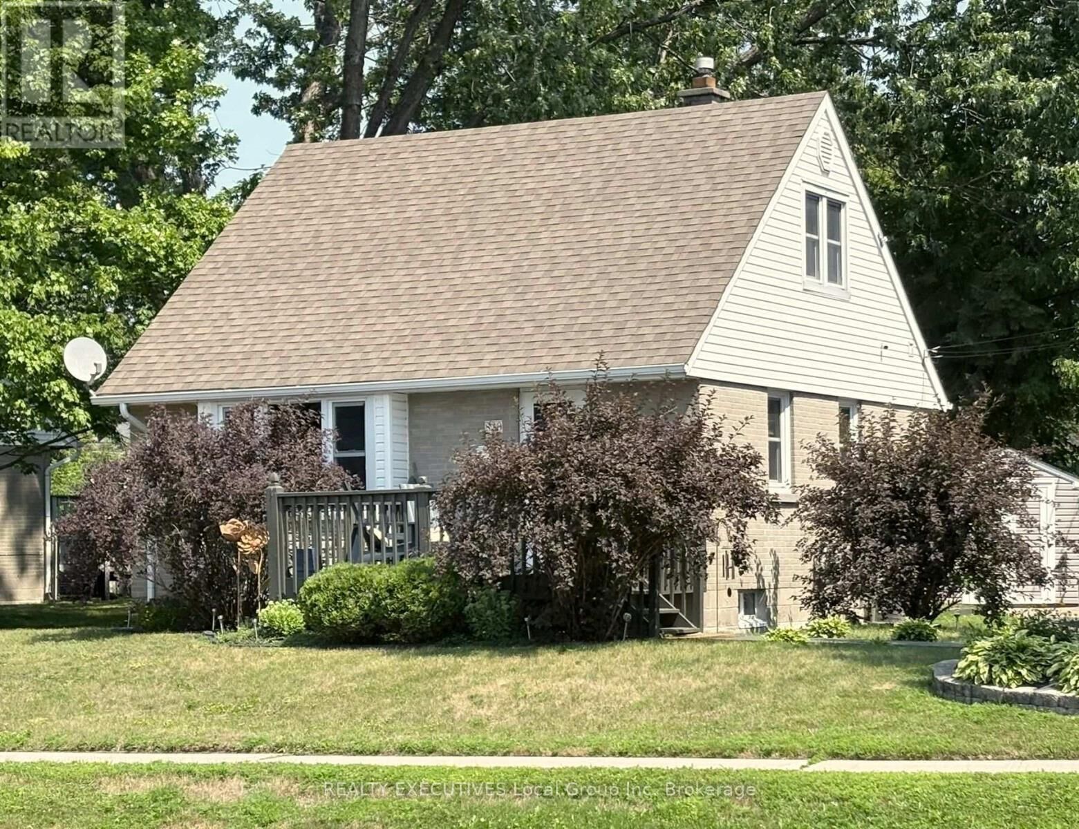 Property Photo:  830 Phillip Street  ON P1B 3V7 