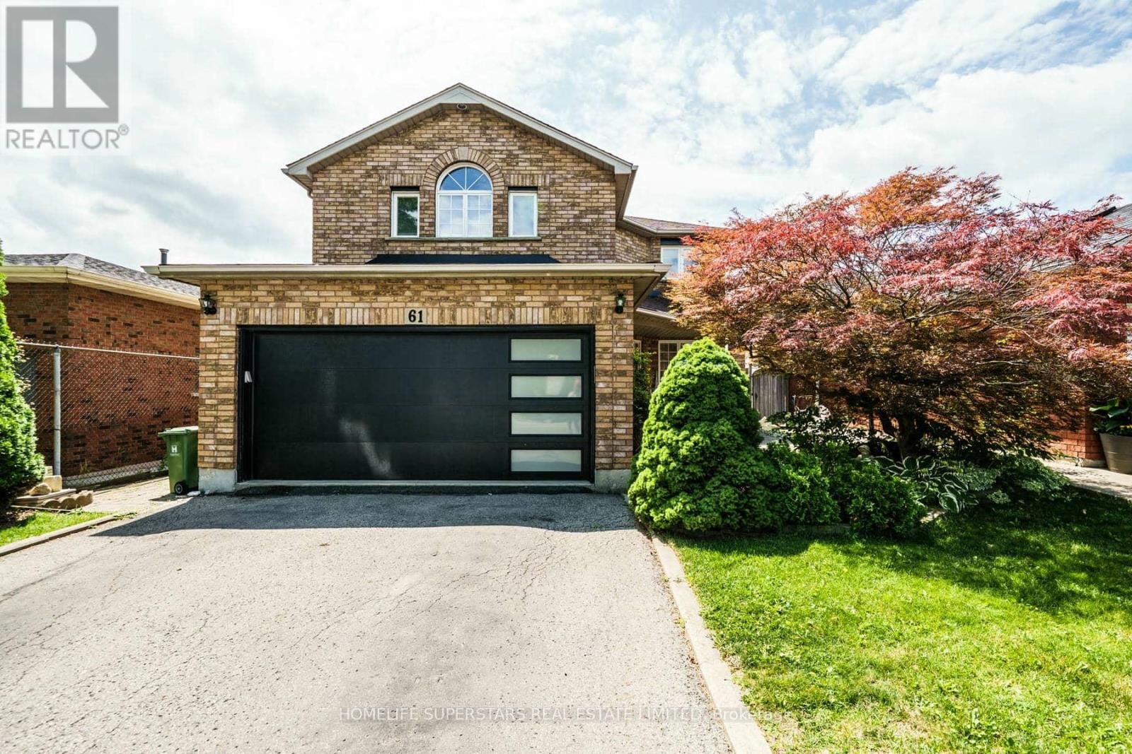 Property Photo:  61 Lawnhurst Drive  ON L8V 4N9 