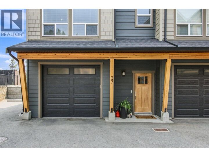Property Photo: 2490 Tuscany Drive 37 BC V4T 3M4
