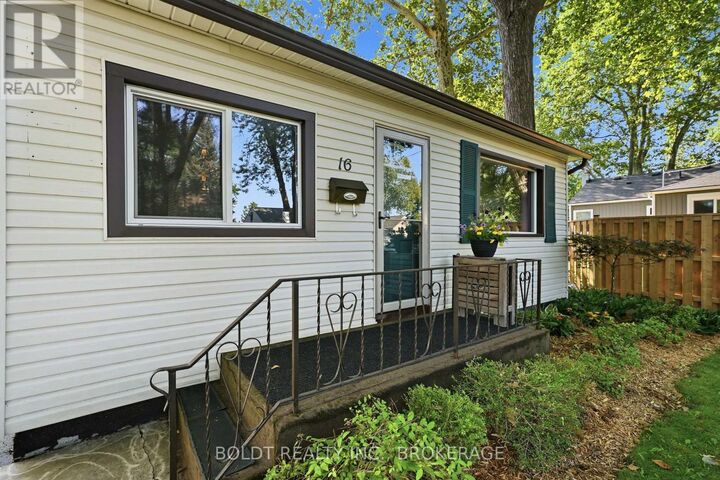 Property Photo: 16 Longfellow Avenue ON L2R 6N5