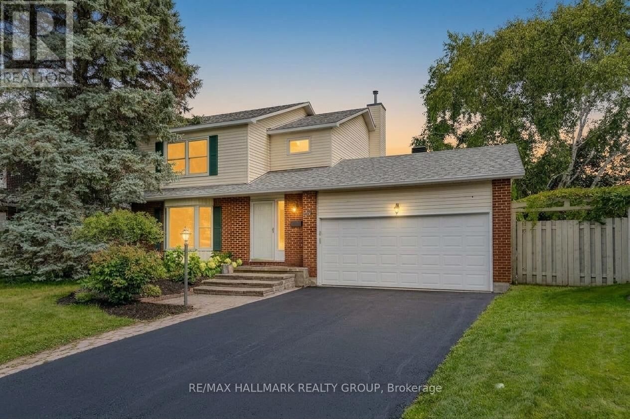 Property Photo: 34 Starling Crescent ON K2J 2L9