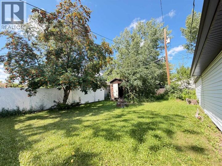 Property Photo: 9508 104 Avenue AB T8V 1E3
