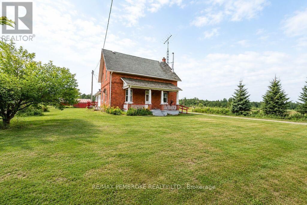Property Photo: 601 Silver Lake Road ON K0J 1T0