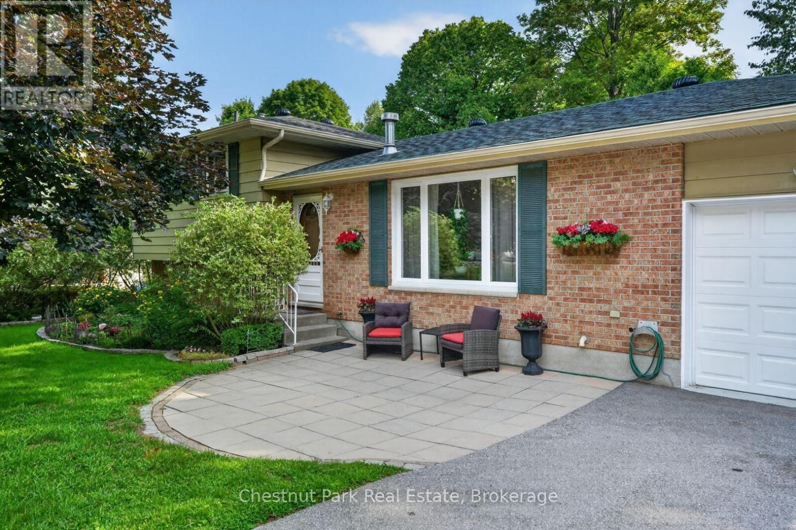 Property Photo: 80 Hubbel Crescent ON P1H 1S6