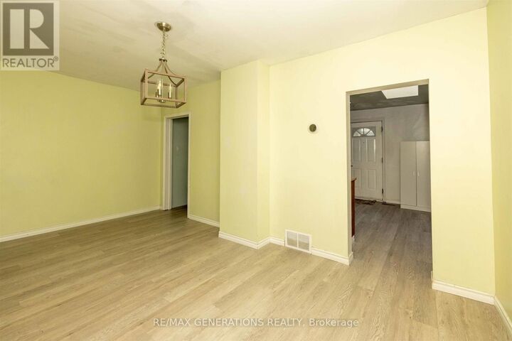 Property Photo:  201 Cumming Street  ON P7C 1N8 