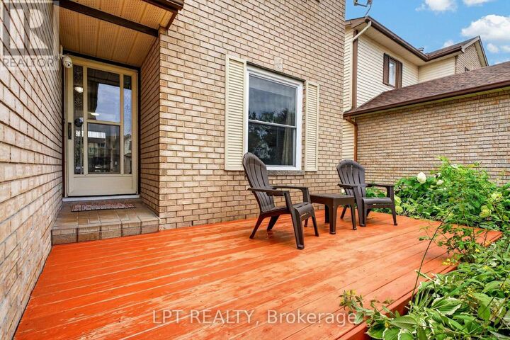 Property Photo: 56 Victor Street ON K2S 1H8