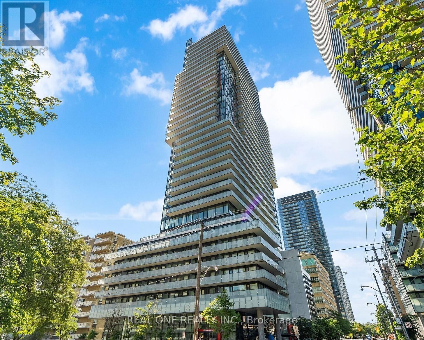 Property Photo: 185 Roehampton Avenue 1411 ON M4P 0C6