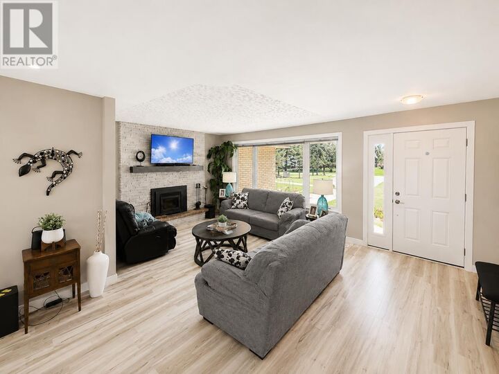 Property Photo:  3135 Lloyd St  ON P7K 1B6 