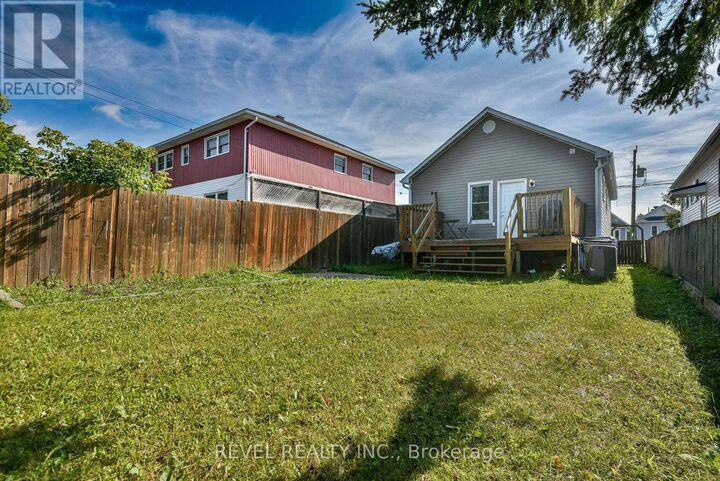 Property Photo:  325 Balsam Street North  ON P4N 6H2 