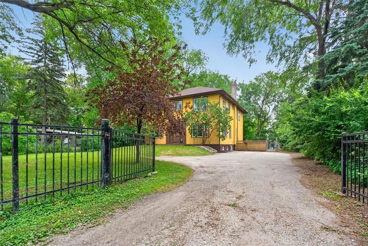Property Photo: 276 Academy Road MB R2M 0E8