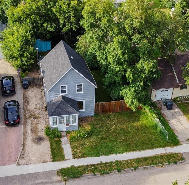 Property Photo:  216 Alfred Avenue  MB R1N 0H3 