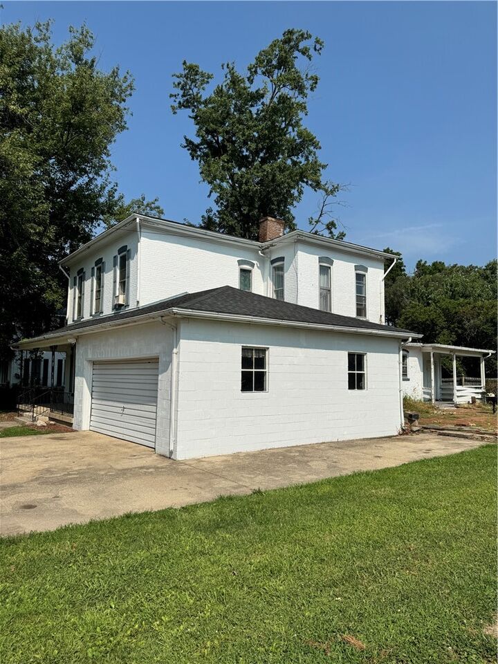 Property Photo: 401 Wood Street IL 61944