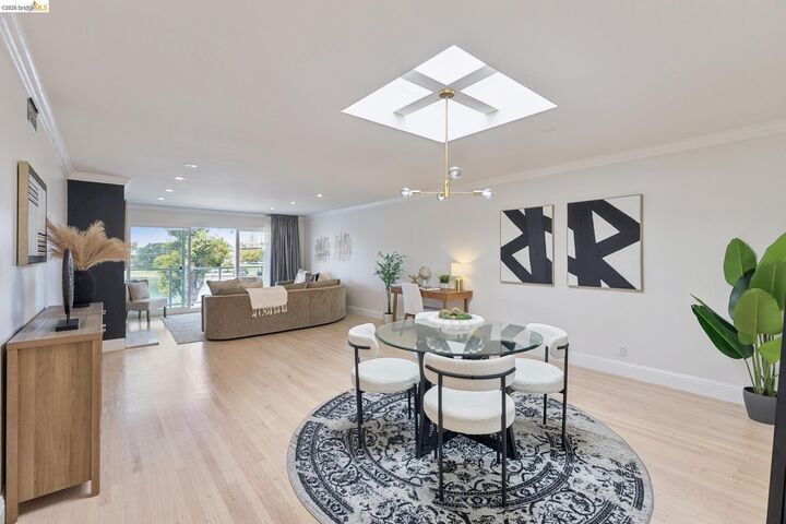 Property Photo:  2316 Lakeshore Ave 8  CA 94606 