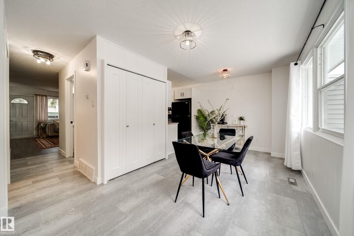 Property Photo: 521 Village On The Green Green NW AB T5A 1H2