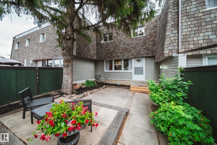 Property Photo: 521 Village On The Green Green NW AB T5A 1H2