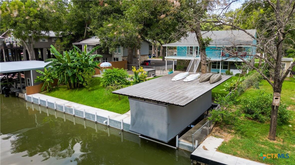 Property Photo:  429 Laguna Vista  TX 78155 