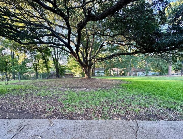 Property Photo: 1408 W Lakeshore Drive LA 71457