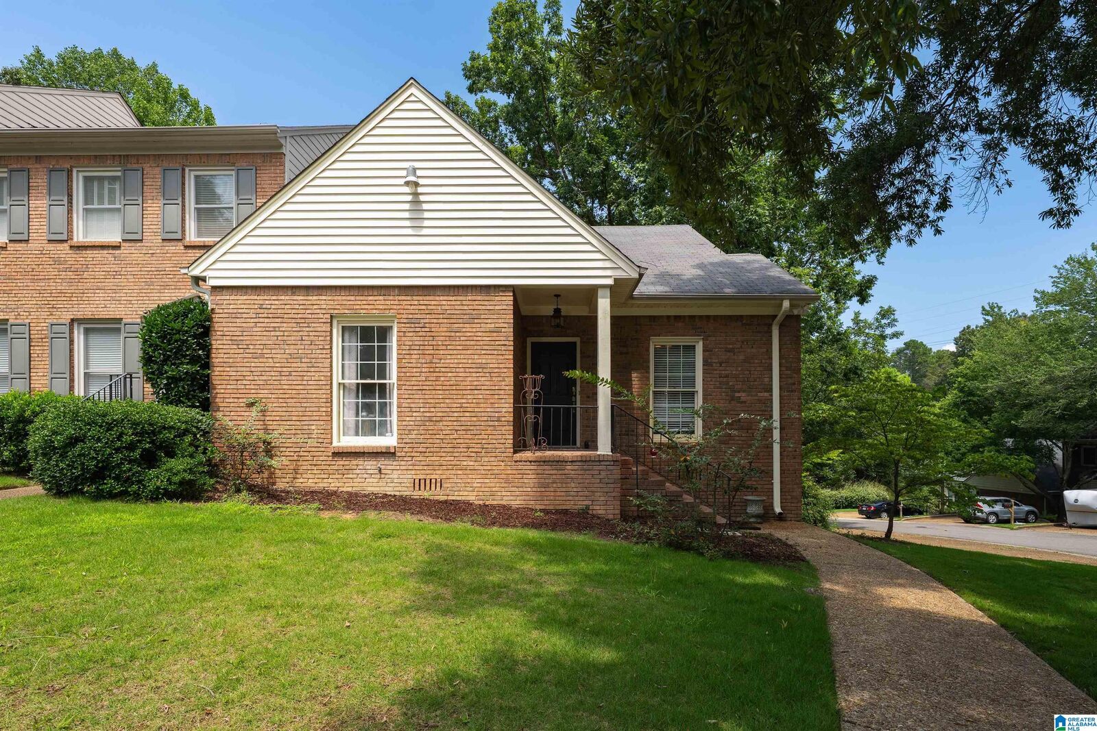 Property Photo: 4662 Round Forest Drive AL 35213