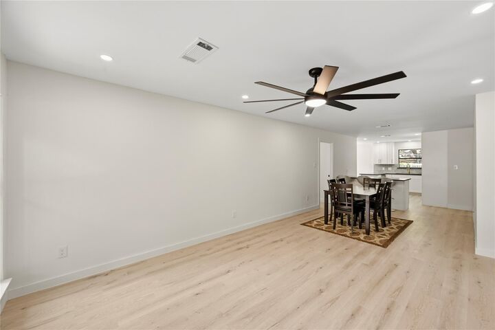 Property Photo: 5322 Briarbend Drive TX 77096