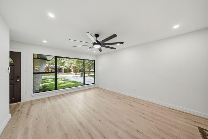 Property Photo:  5322 Briarbend Drive  TX 77096 