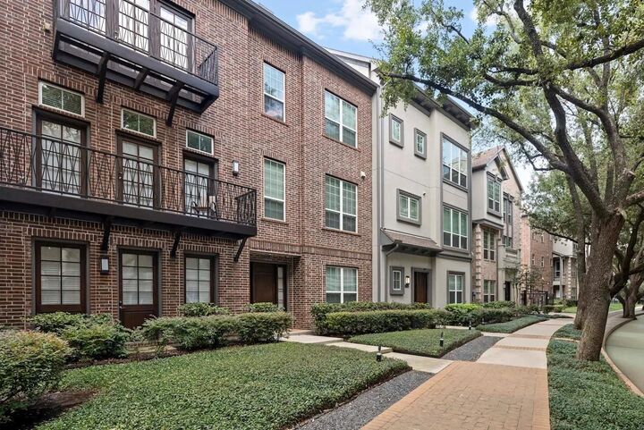 Property Photo: 3939 W Alabama Street 2-413 TX 77027