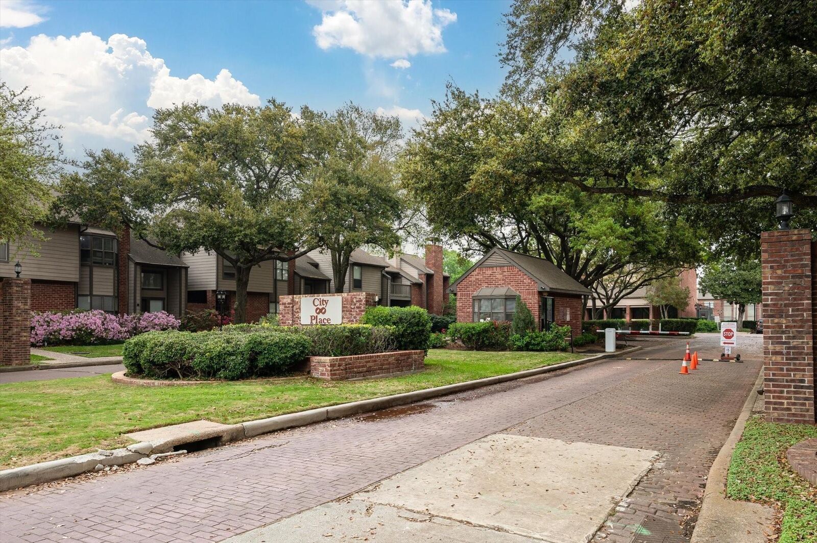 Property Photo: 7447 Cambridge 8 TX 77054