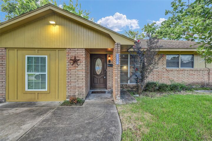 Property Photo: 111 Mimosa Street TX 77566