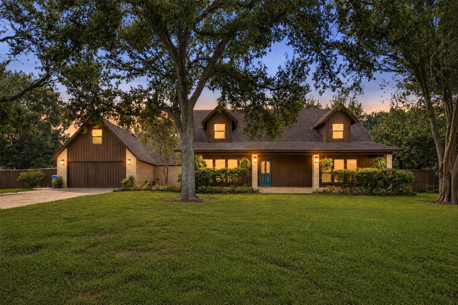 Property Photo:  221 Montwood  TX 78155 