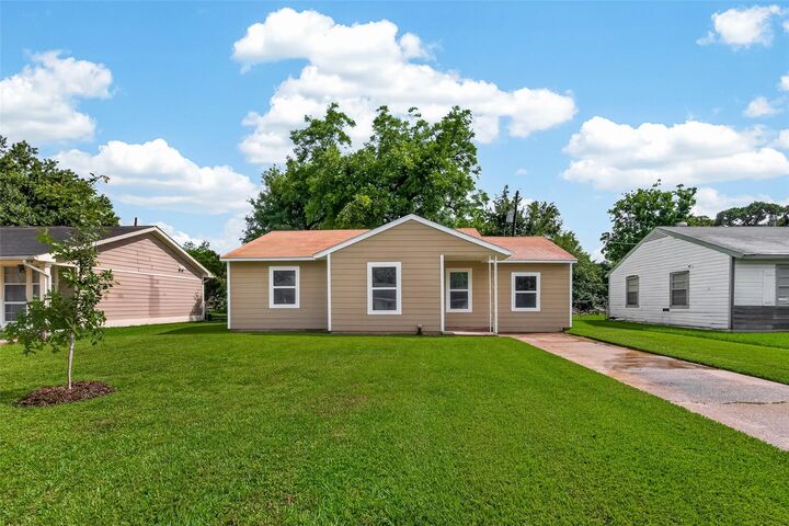 Property Photo:  3922 Alsace Street  TX 77021 