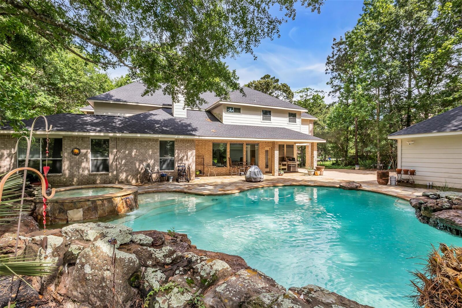 Property Photo: 10419 Clubhouse Circle TX 77354