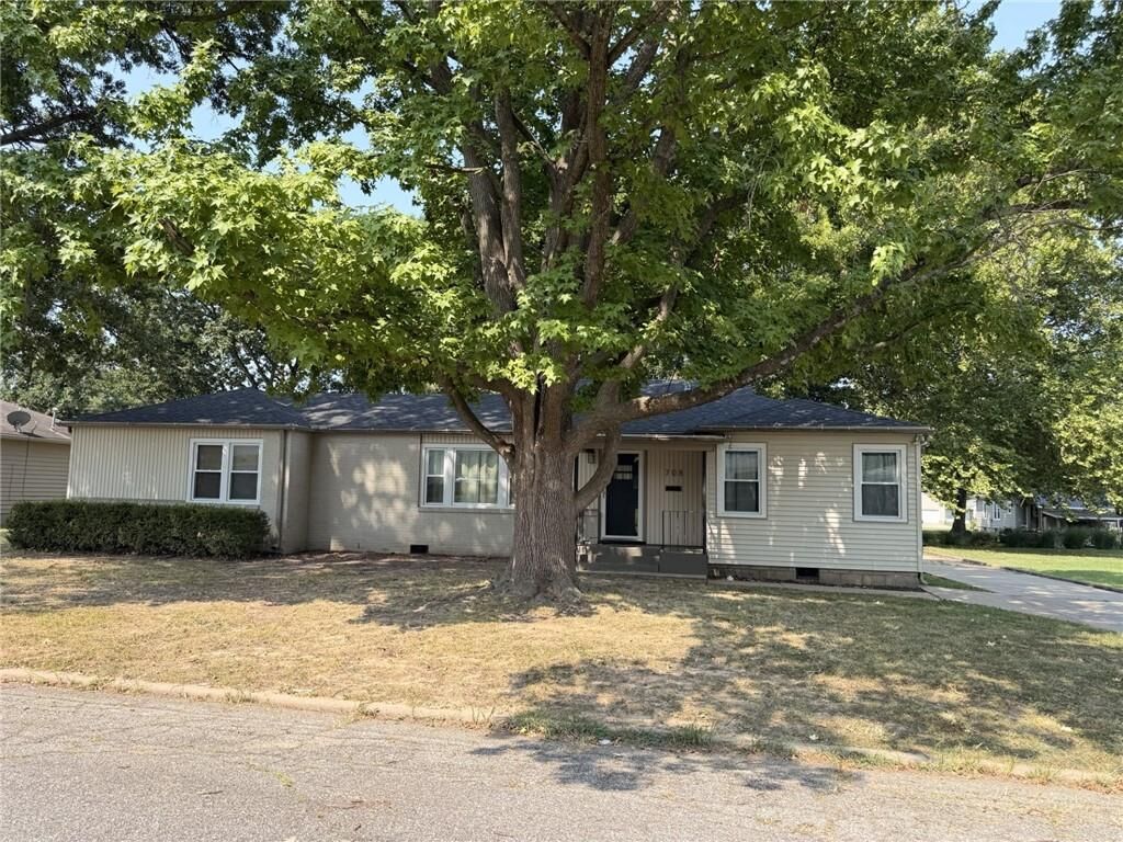Property Photo: 708 S Woodland Street KS 66762