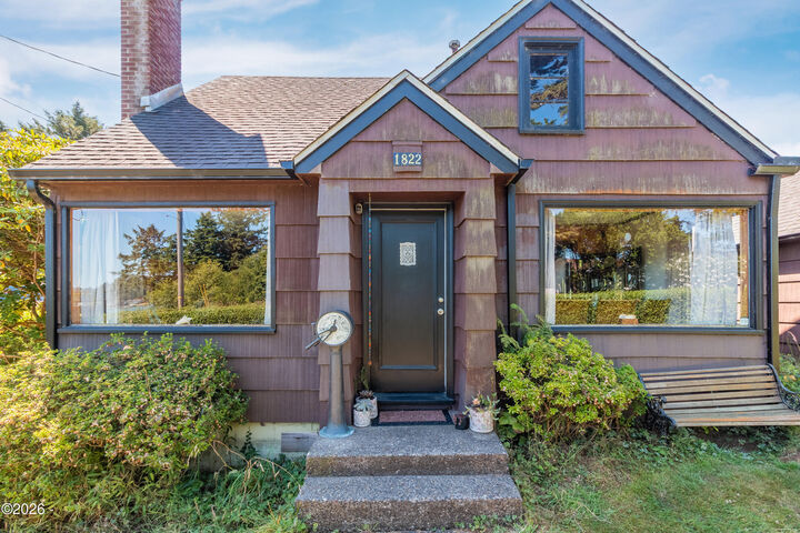 Property Photo: 1822 SE 2nd Street OR 97367