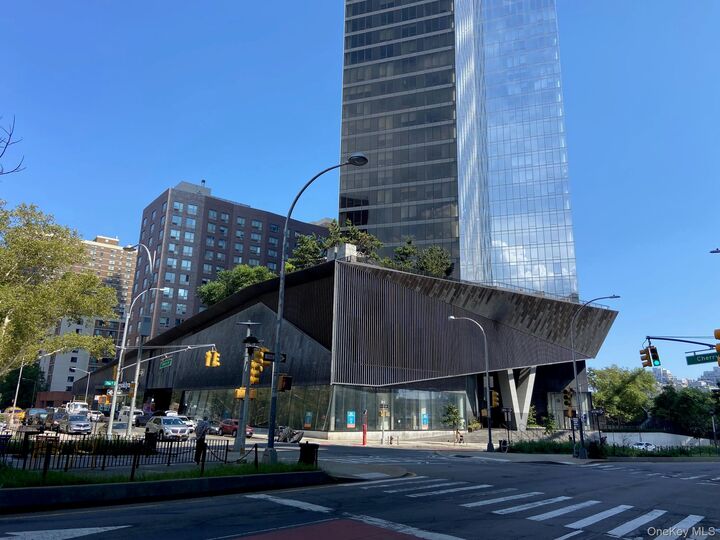 Property Photo:  252 South Street 12G  NY 10002 