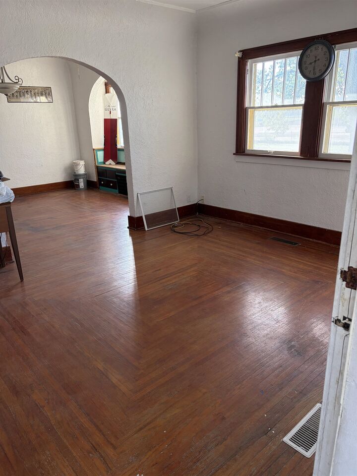 Property Photo: 821 S Meyer Ave NE 69101