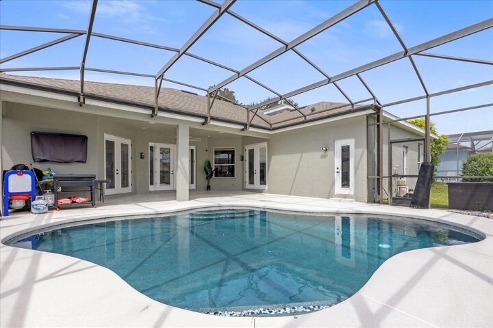 Property Photo: 10175 Cove Lake Drive FL 32836