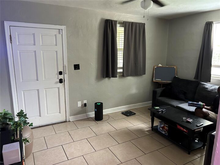 Property Photo: 1220 NW 31 Avenue FL 32609