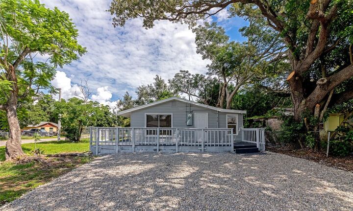 Property Photo: 416 27th Avenue W FL 34205