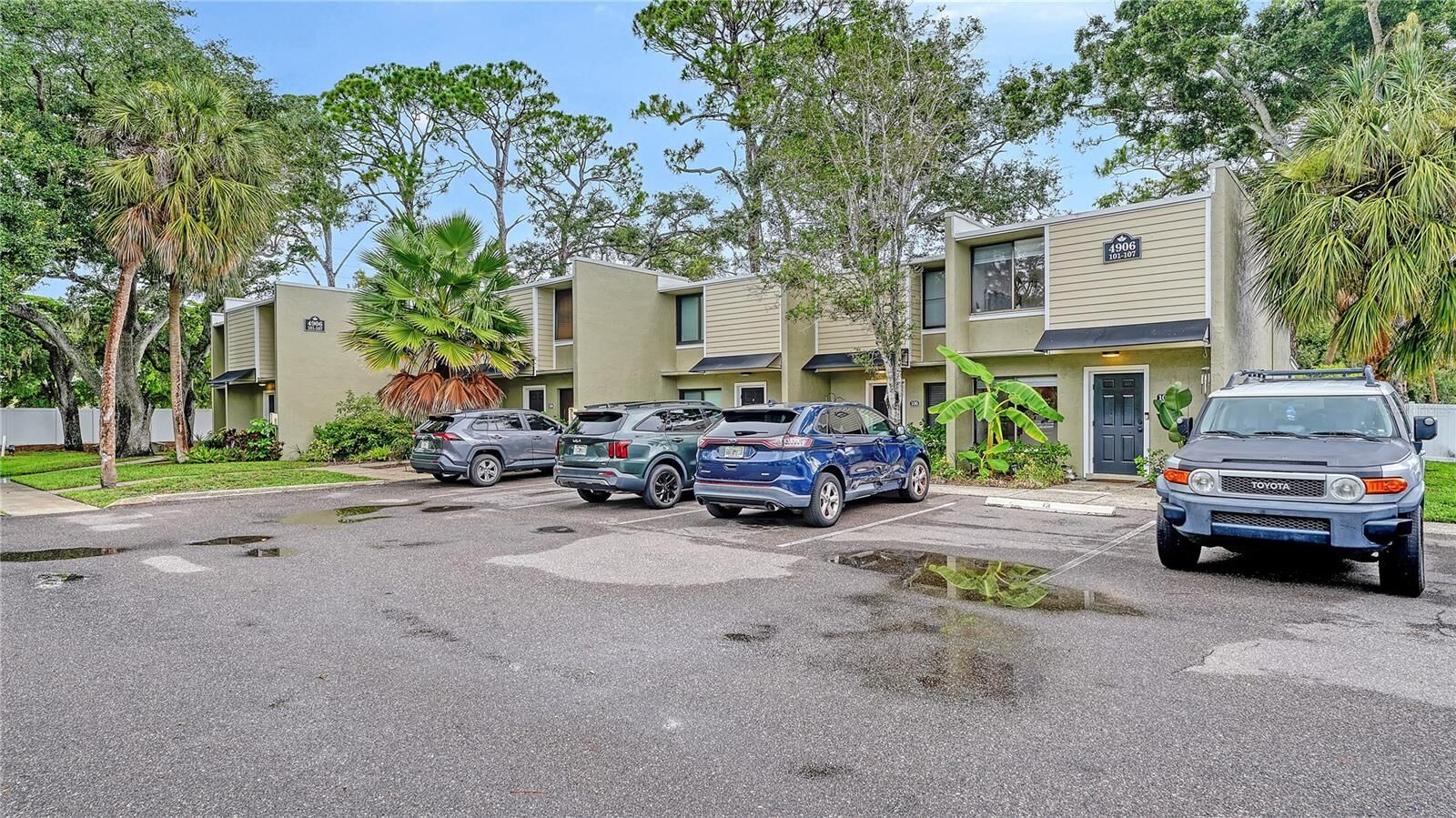 Property Photo: 4906 25th Street W 107 FL 34207