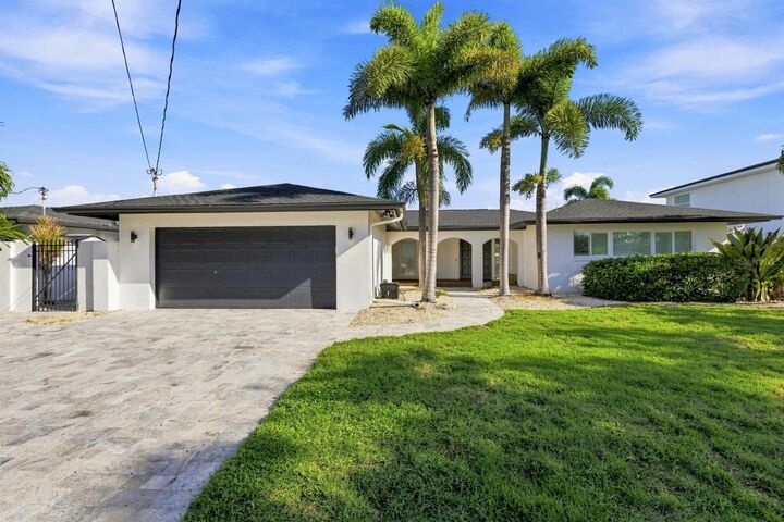 Property Photo: 320 Palm Island NE FL 33767