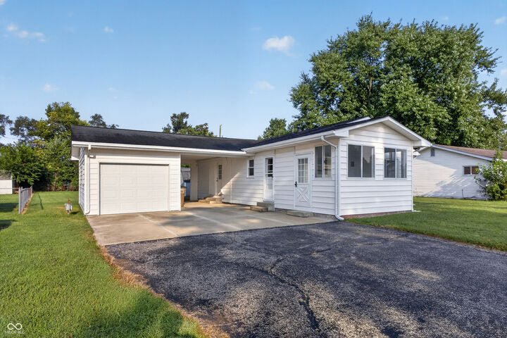 Property Photo: 262 Woodlane Drive IN 47201