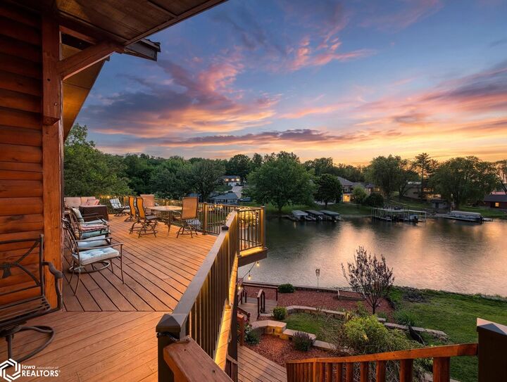 Property Photo: 4214 W Lakeshore Drive IA 52211