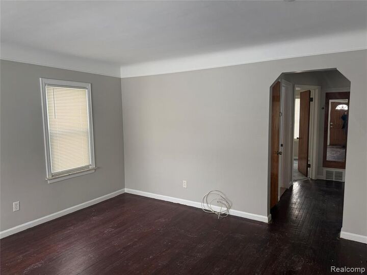 Property Photo:  21004 Syracuse Avenue  MI 48091 2825 